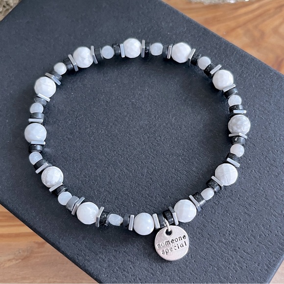 LIBRA Zodiac Charm Bracelet Set, Howlite and Agate Bracelet, Silver Bracelet Set - Picture 4 of 5